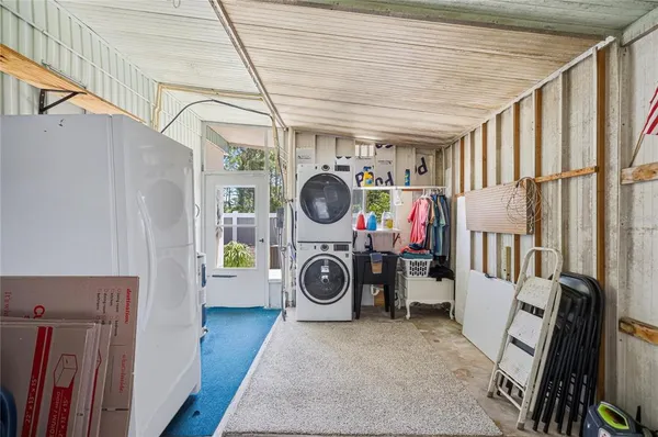 a view of entryway with washer and dryer