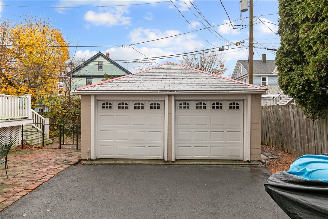 5 Elliot Place Newport, RI 02840 - Photo 2 of 38