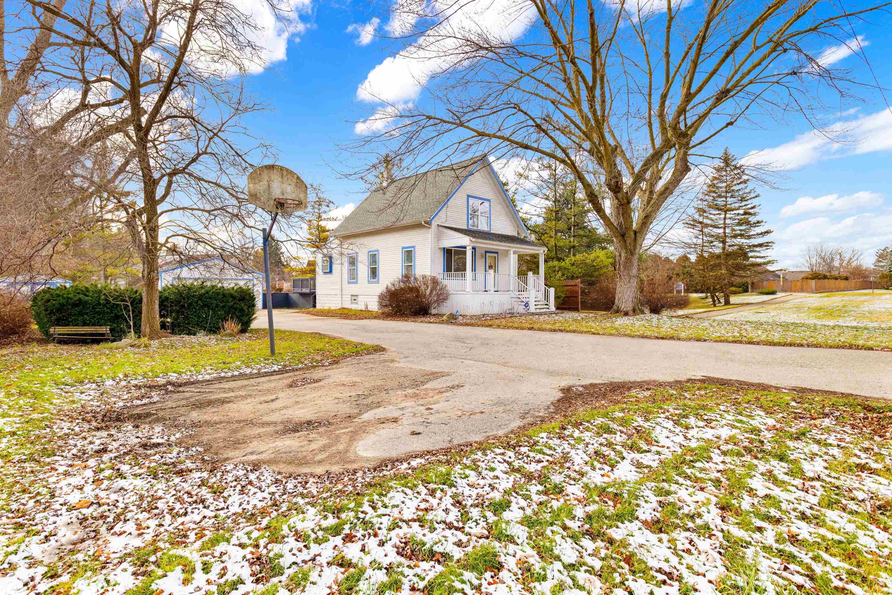 4950 Auburn Road Utica, MI 48317 - Photo 4 of 32 50130427-e6e1b3a2-23ff-4614-b88a-6c94cf6b4526.JPG