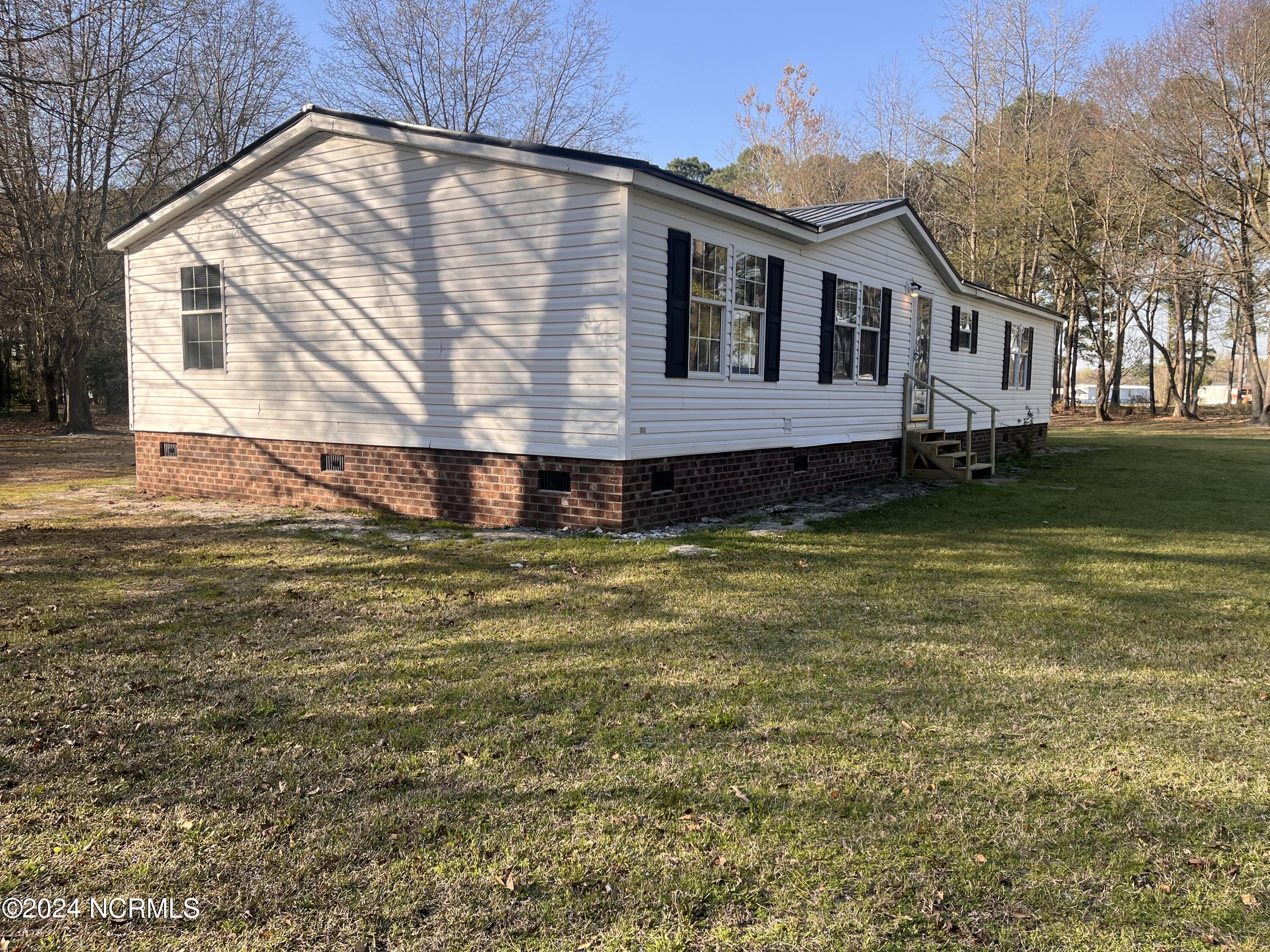1664 Keener Road Clinton, NC 28328 - Photo 3 of 27 IMG_1204