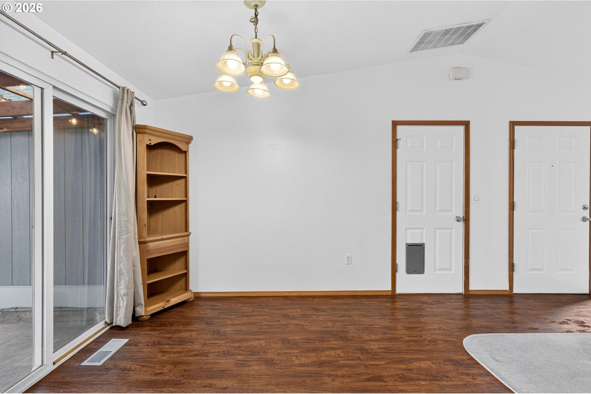 9654 North Edison Street Portland, OR 97203 - Photo 12 of 34 Dining Area