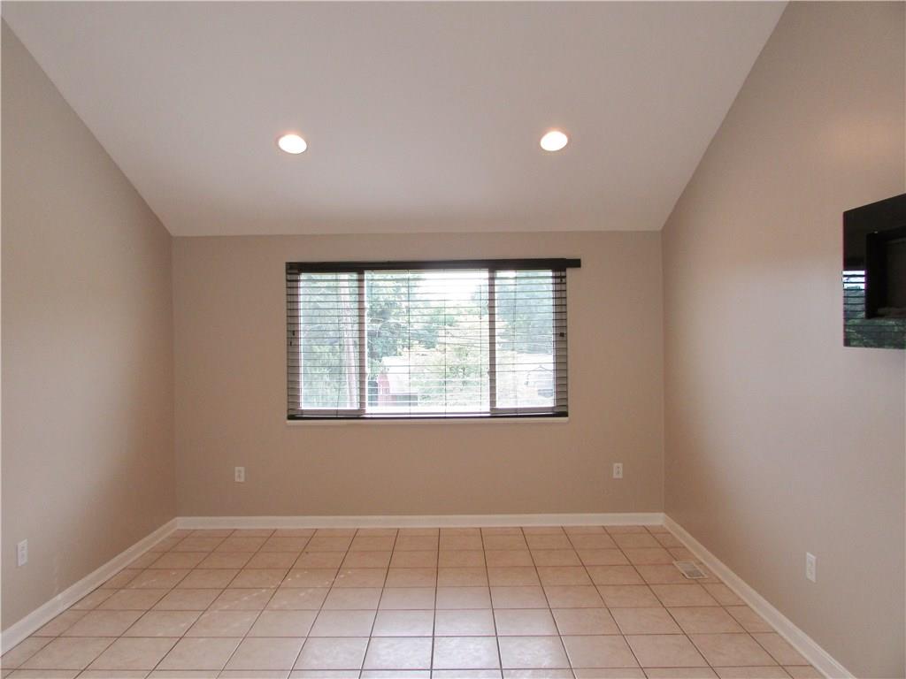 5207 Ranchview Drive Pittsburgh, PA 15236 - Photo 9 of 23 Gallery Image 9