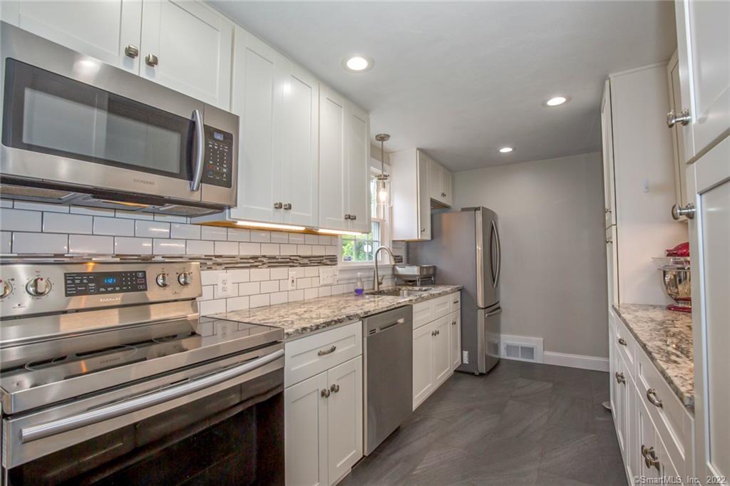 168 Quaker Road Springfield, MA 01118 - Photo 1 of 1