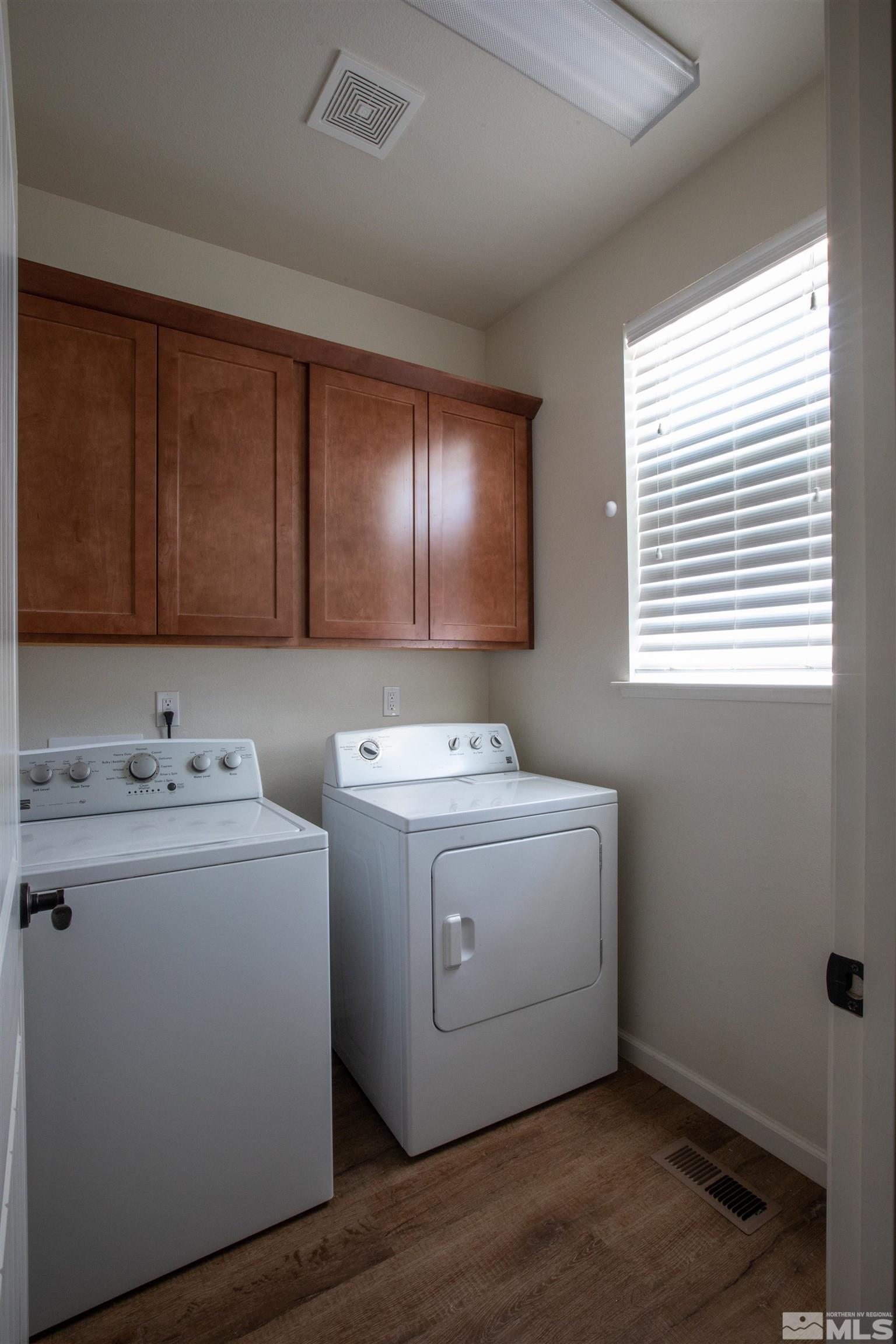 100 Wrangler Ranch Court Reno, NV 89510 - Photo 35 of 35 a utility room with dryer and washer