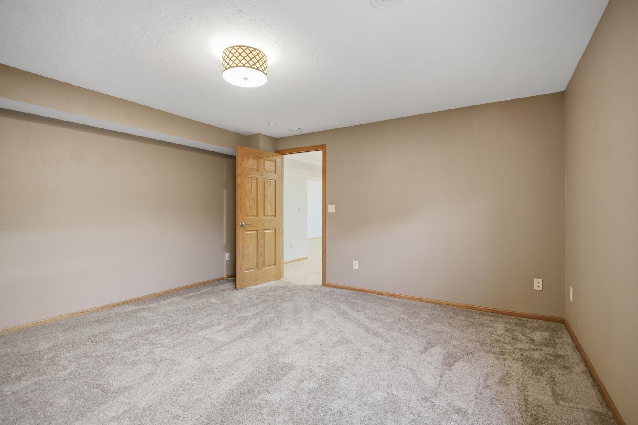 1406 26th Street Southwest Austin, MN 55912 - Photo 46 of 73