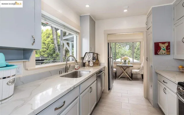 $2,995 | 6454 Mokelumne Avenue, Oakland, CA 94605