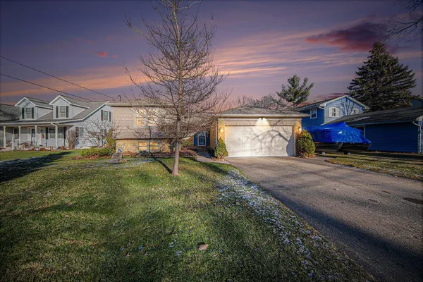 $535,000 | 215 Somerset Drive, Brooklyn, MI 49230