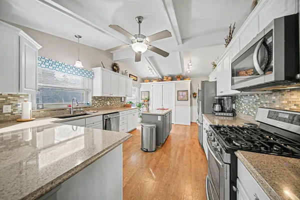 $535,000 | 215 Somerset Drive, Brooklyn, MI 49230
