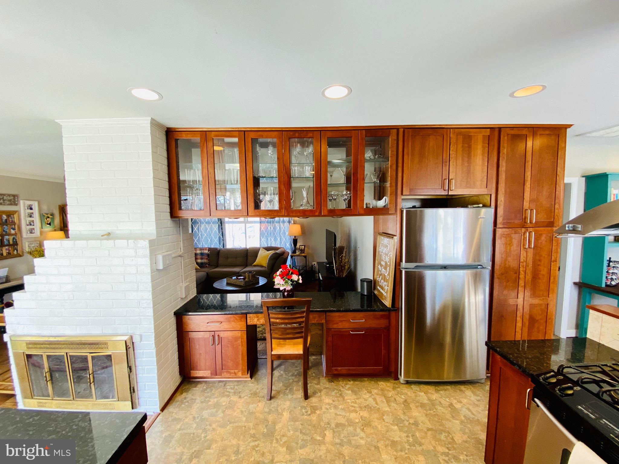 5946 Atteentee Road Springfield, VA 22150 - Photo 14 of 42 Built in desk- custom cabinetry, built in pantry