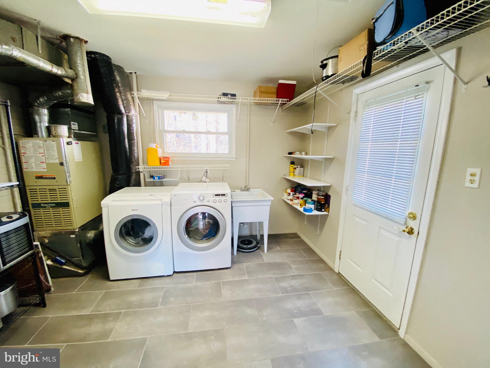 5946 Atteentee Road Springfield, VA 22150 - Photo 32 of 42 Laundry area