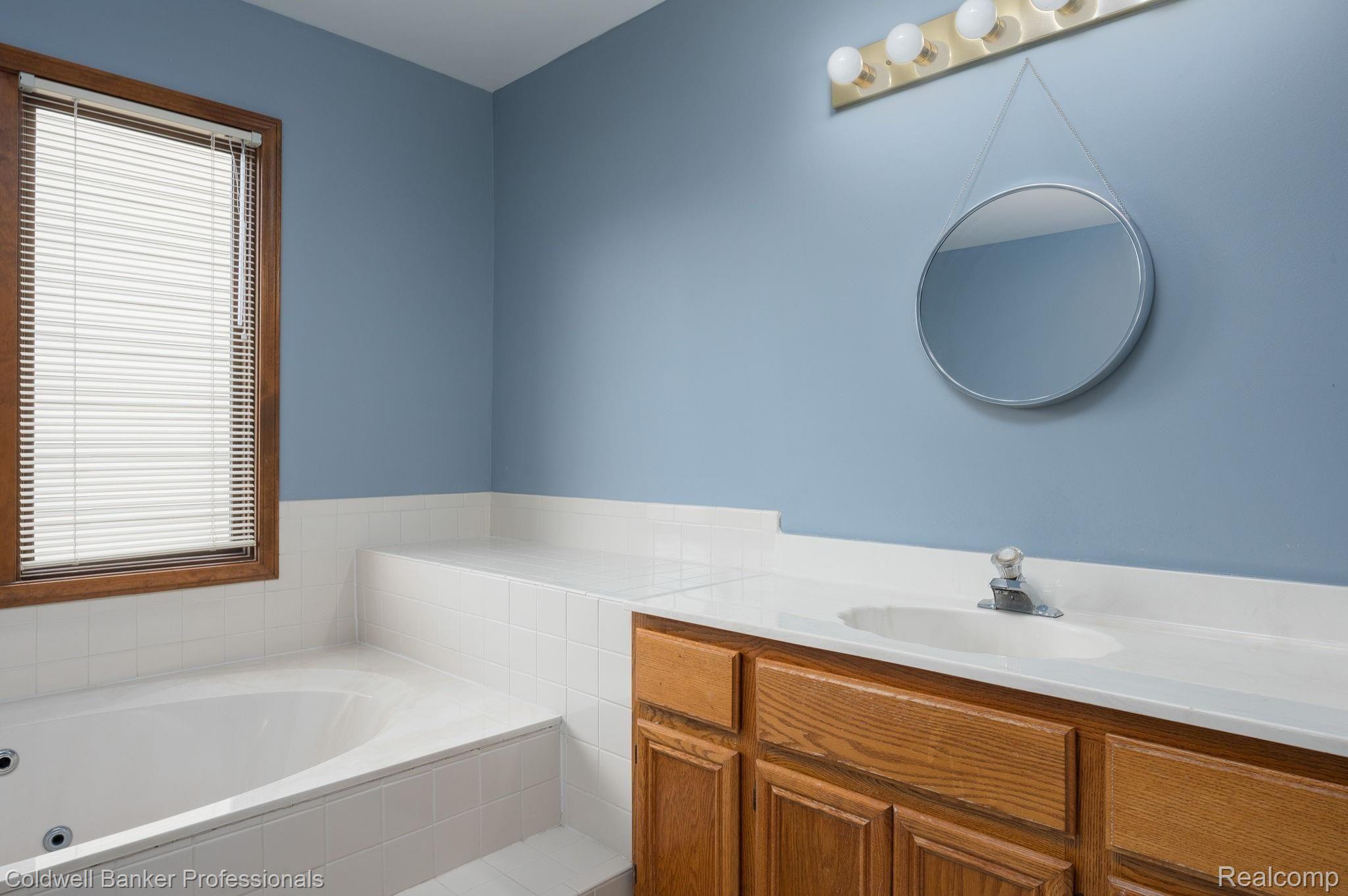 3181 Summit Ridge Drive Rochester, MI 48306 - Photo 31 of 53 36-web-or-mls-3181-Summit-Ridge-Dr-36.jpg