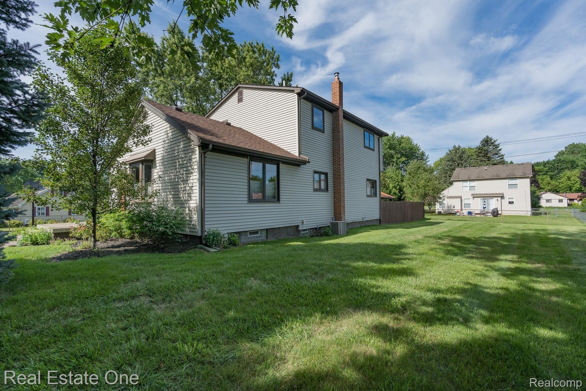 3280 Rockhaven Street Rochester, MI 48309 - Photo 3 of 42 Rockhaven MLS-W123.jpg