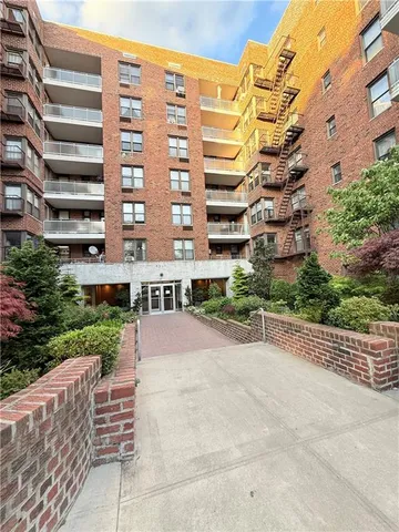 $550,000 | 9511 Shore Road, Unit 617 | Bay Ridge