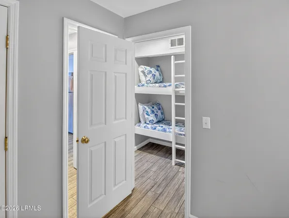 $295,000 | 40 Folly Field Road, Unit 215B, Hilton Head Island, SC 29928