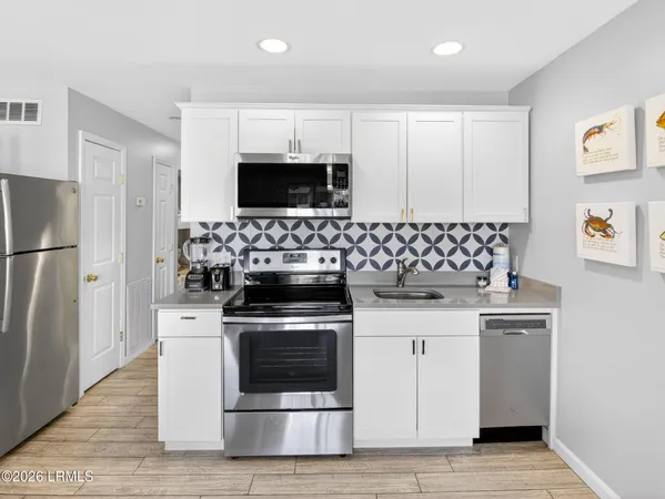 $295,000 | 40 Folly Field Road, Unit 215B, Hilton Head Island, SC 29928