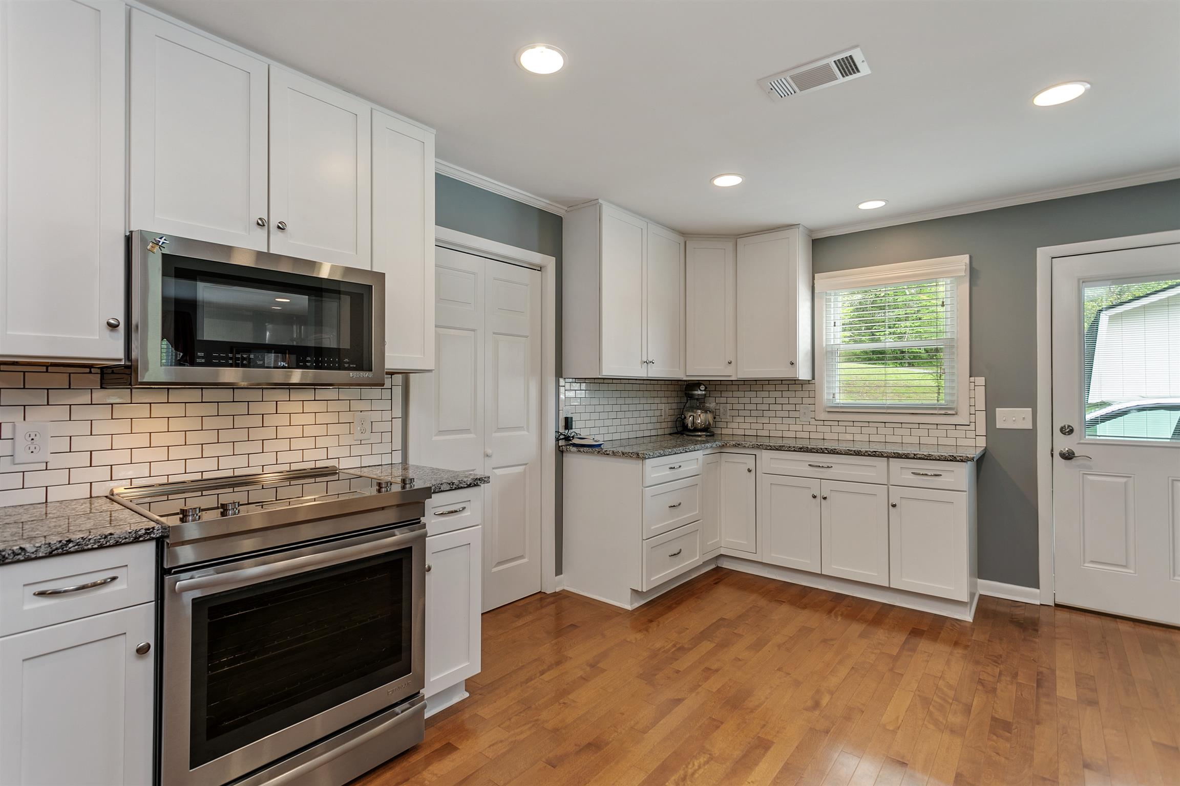 7315 Chester Road Fairview, TN 37062 - Photo 8 of 30 Jenn-air appliances remain