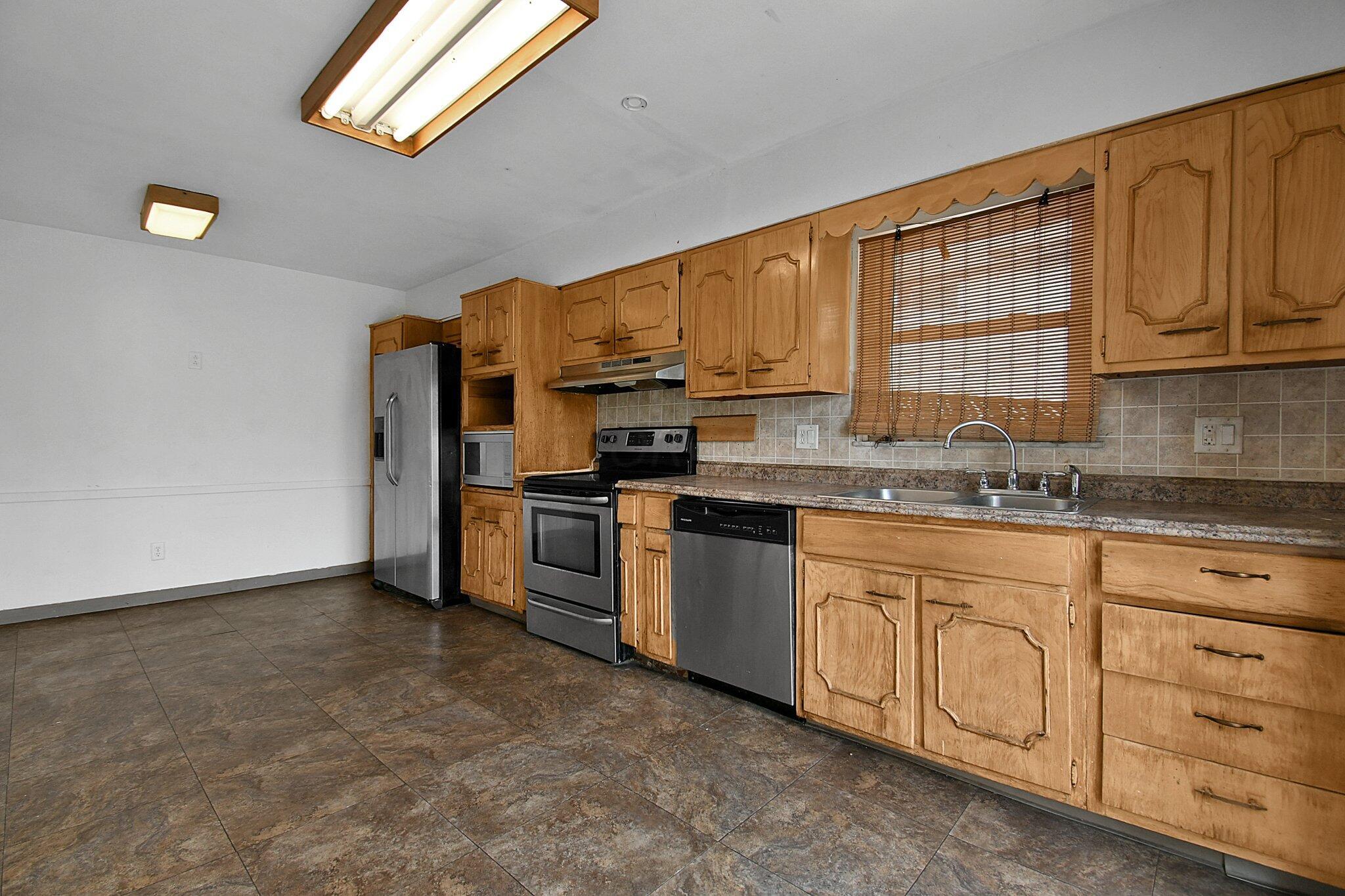 1268 Erickson Road Columbus, OH 43227 - Photo 6 of 20 e0