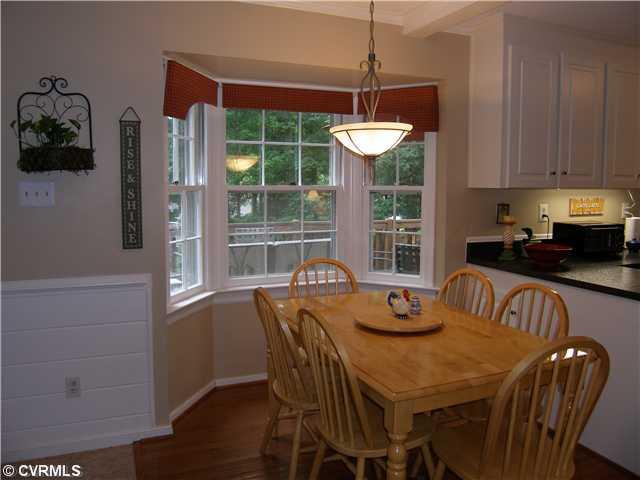 814 Watch Hill Road Midlothian, VA 23114 - Photo 7 of 12 Kitchen - Eat-In Area of the Kitchen/Hardwood Floor/Walkout Bay Window/New Light Fixture