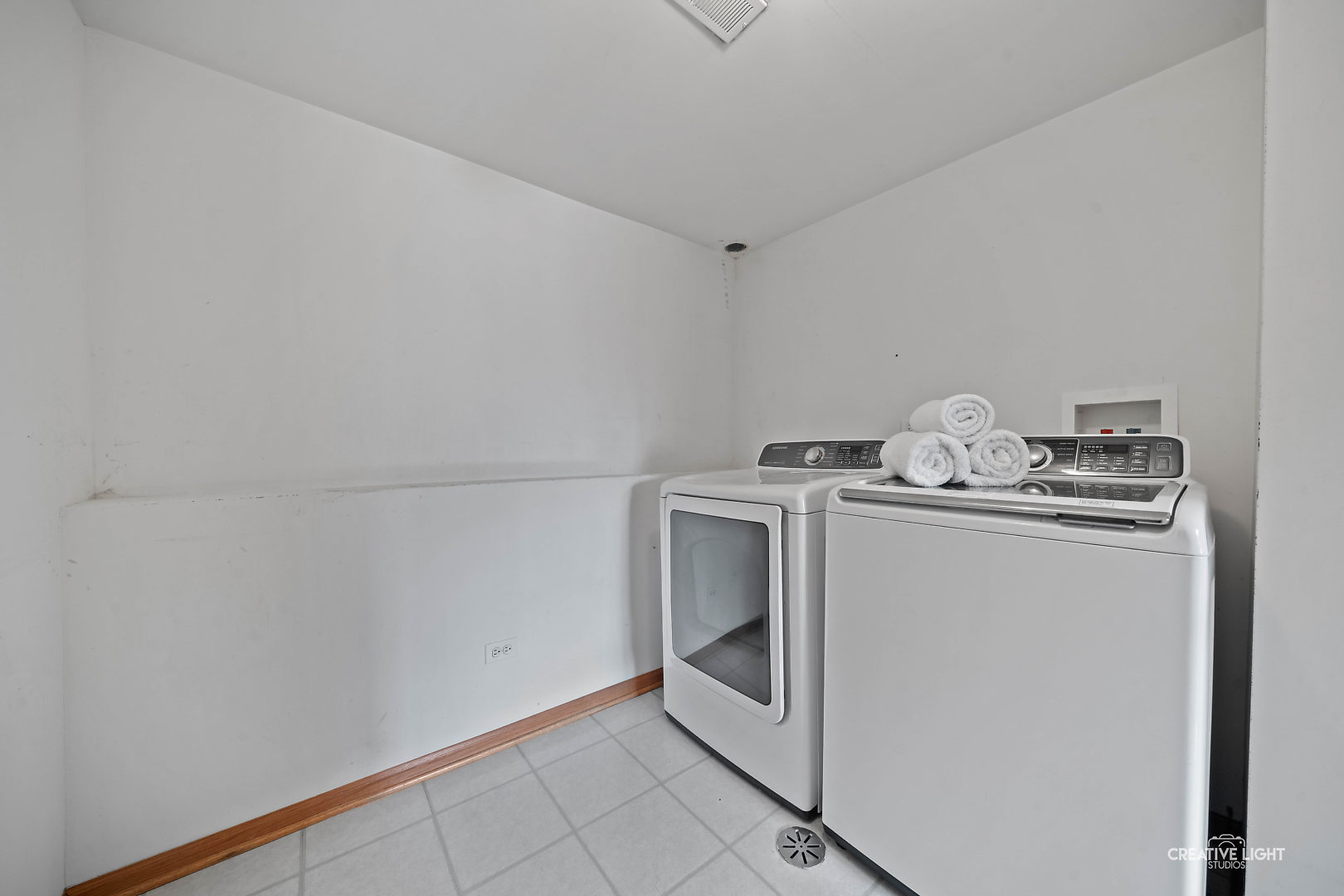 2113 Beldon Court Plainfield, IL 60586 - Photo 18 of 25 a utility room with dryer and washer
