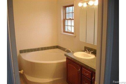 2692 East Maple Road Milford, MI 48381 - Photo 6 of 11 DSC00991