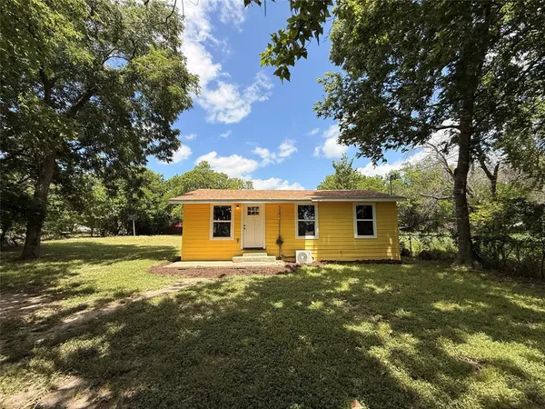 $135,000 | 805 Northeast 3rd Street, Hubbard, TX 76648