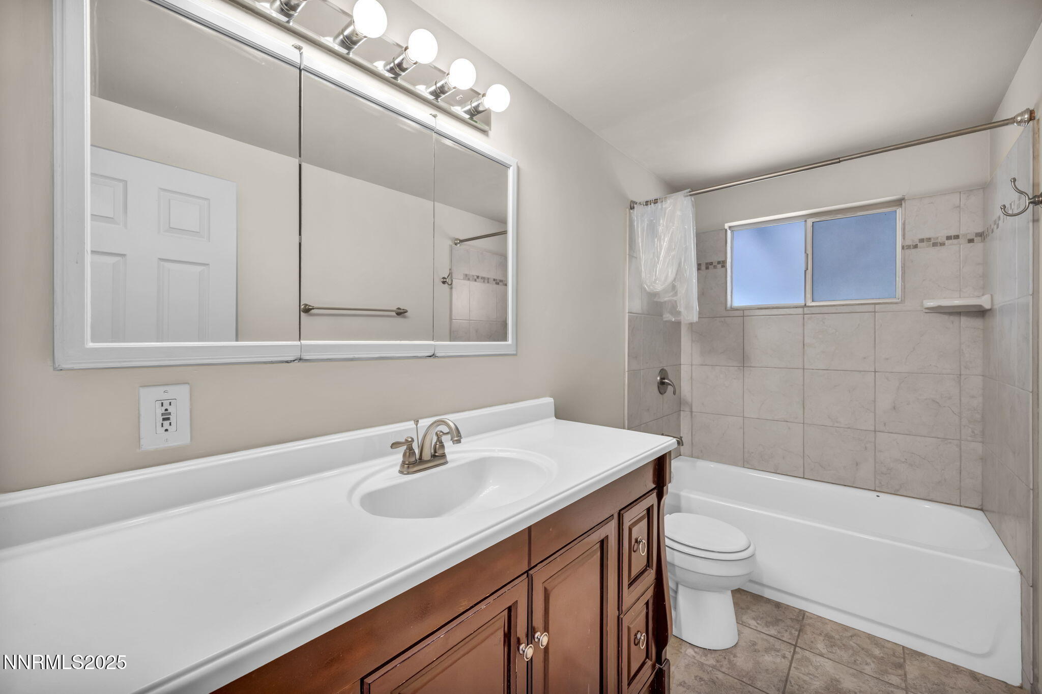 1735 Carlin Street Reno, NV 89503 - Photo 39 of 73 a bathroom with a sink a toilet and bathtub