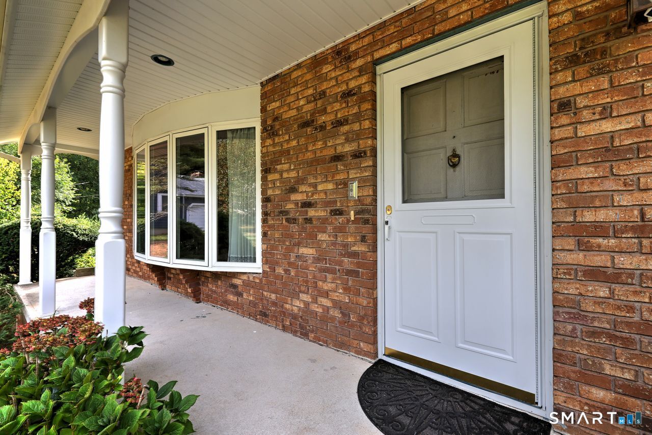 90 Brook Hill Road Hamden, CT 06514 - Photo 3 of 38