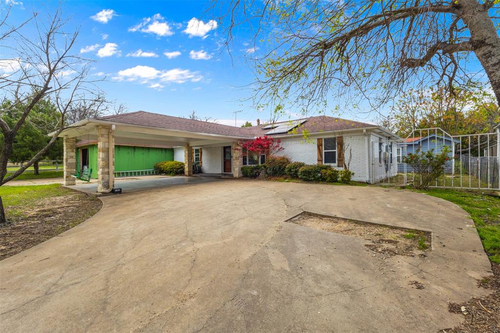 145 Lawson Road Mesquite, TX 75181 - Photo 3 of 31 a front view of a house with a yard