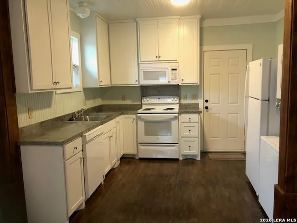 $1,050 | 506 South Goodrich Street, Seguin, TX 78155