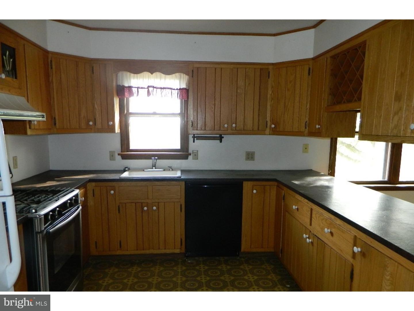 110 Dise Road Pottstown, PA 19465 - Photo 3 of 23