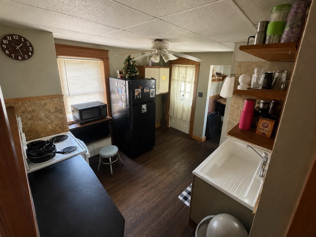 53 Mazarin Street Springfield, MA 01151 - Photo 5 of 23