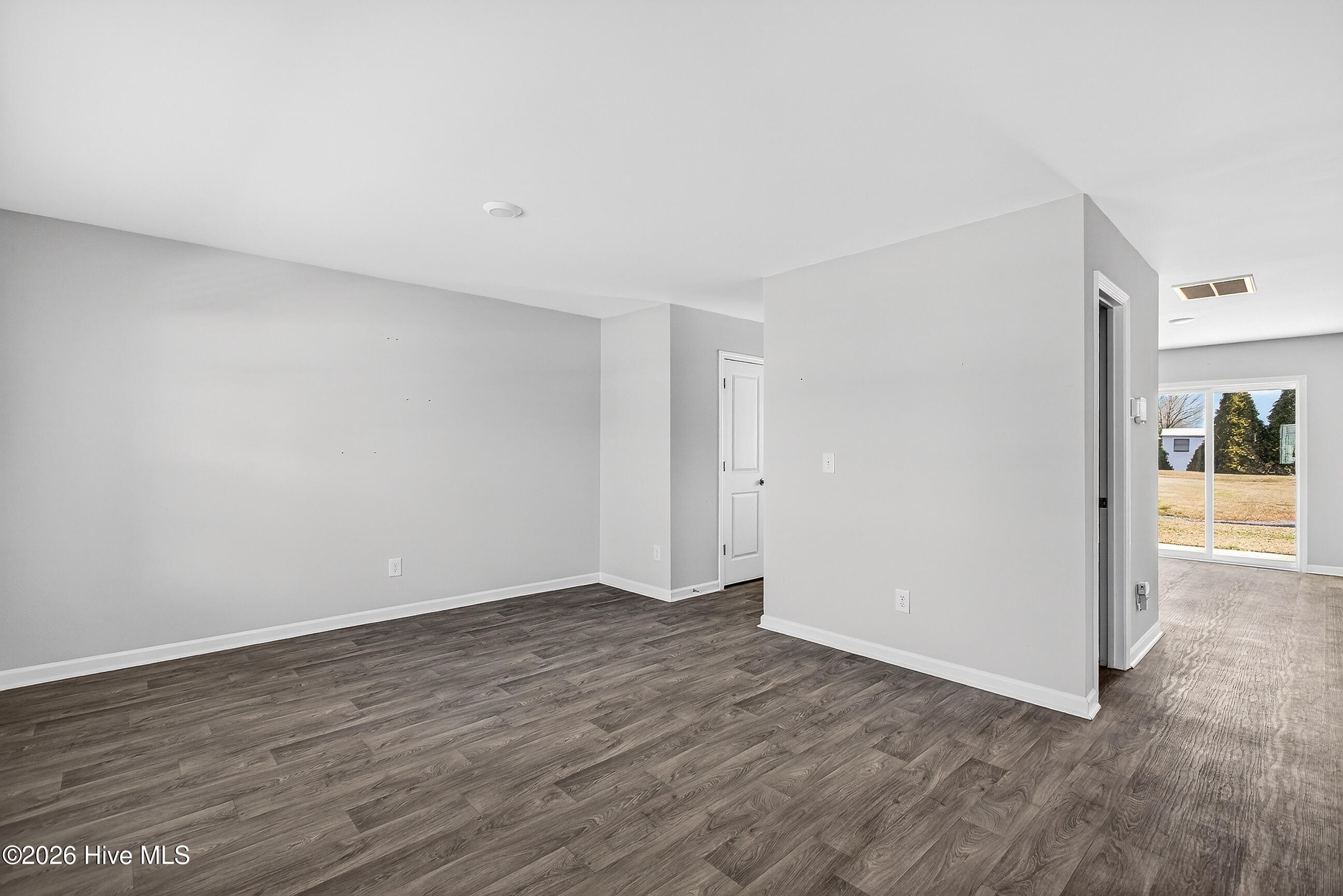 524 Dakota Road New Bern, NC 28560 - Photo 4 of 38 04