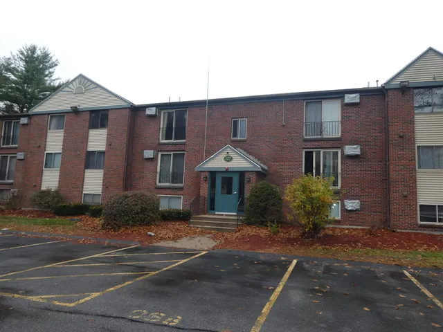 $179,900 | 127 English Village Road, Unit 302, Manchester, NH 03102