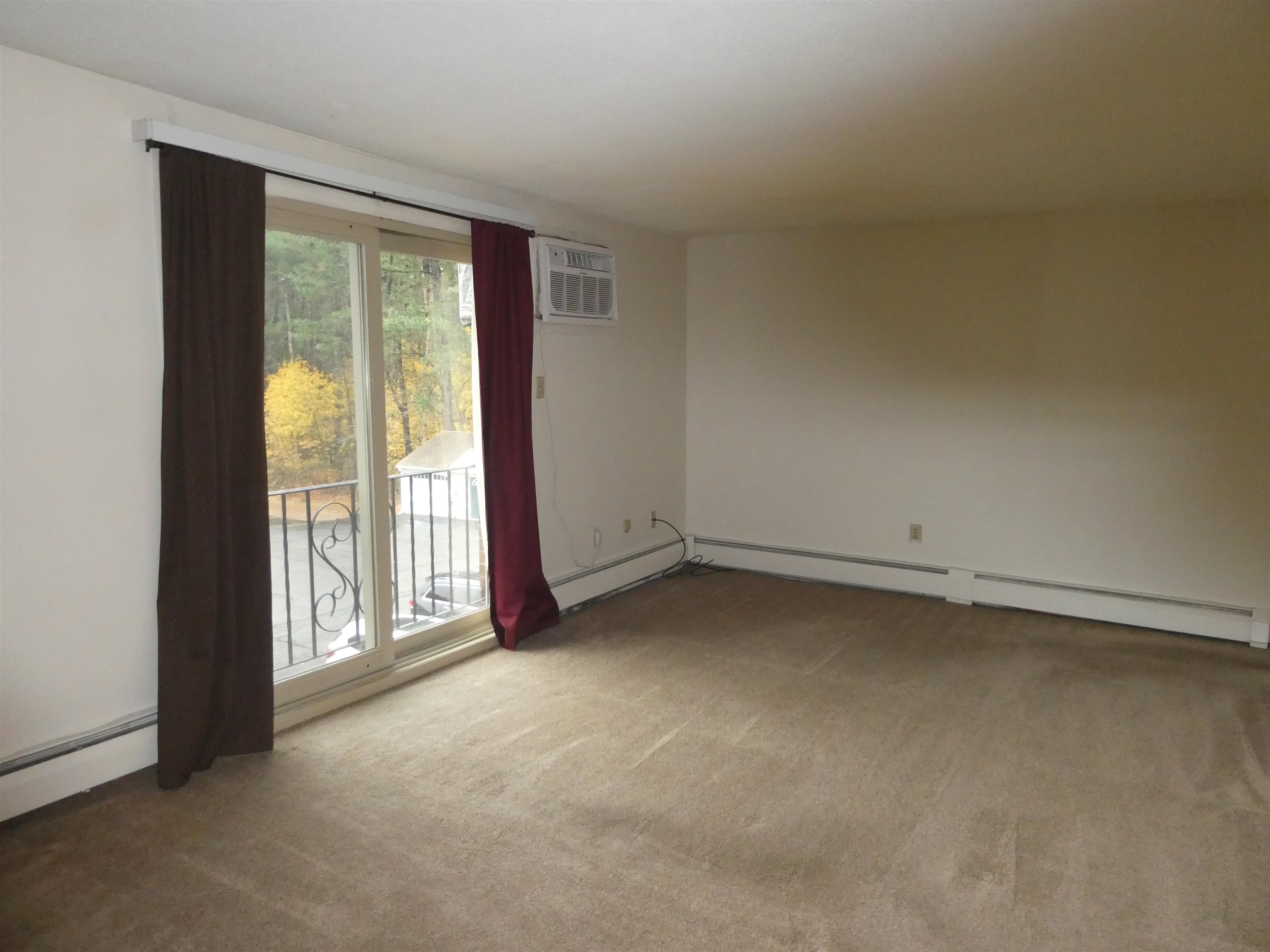 127 English Village Road, Unit 302 Manchester, NH 03102 - Photo 2 of 11