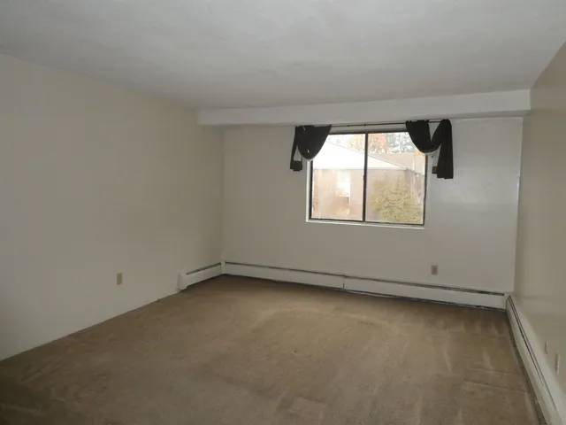 $179,900 | 127 English Village Road, Unit 302, Manchester, NH 03102