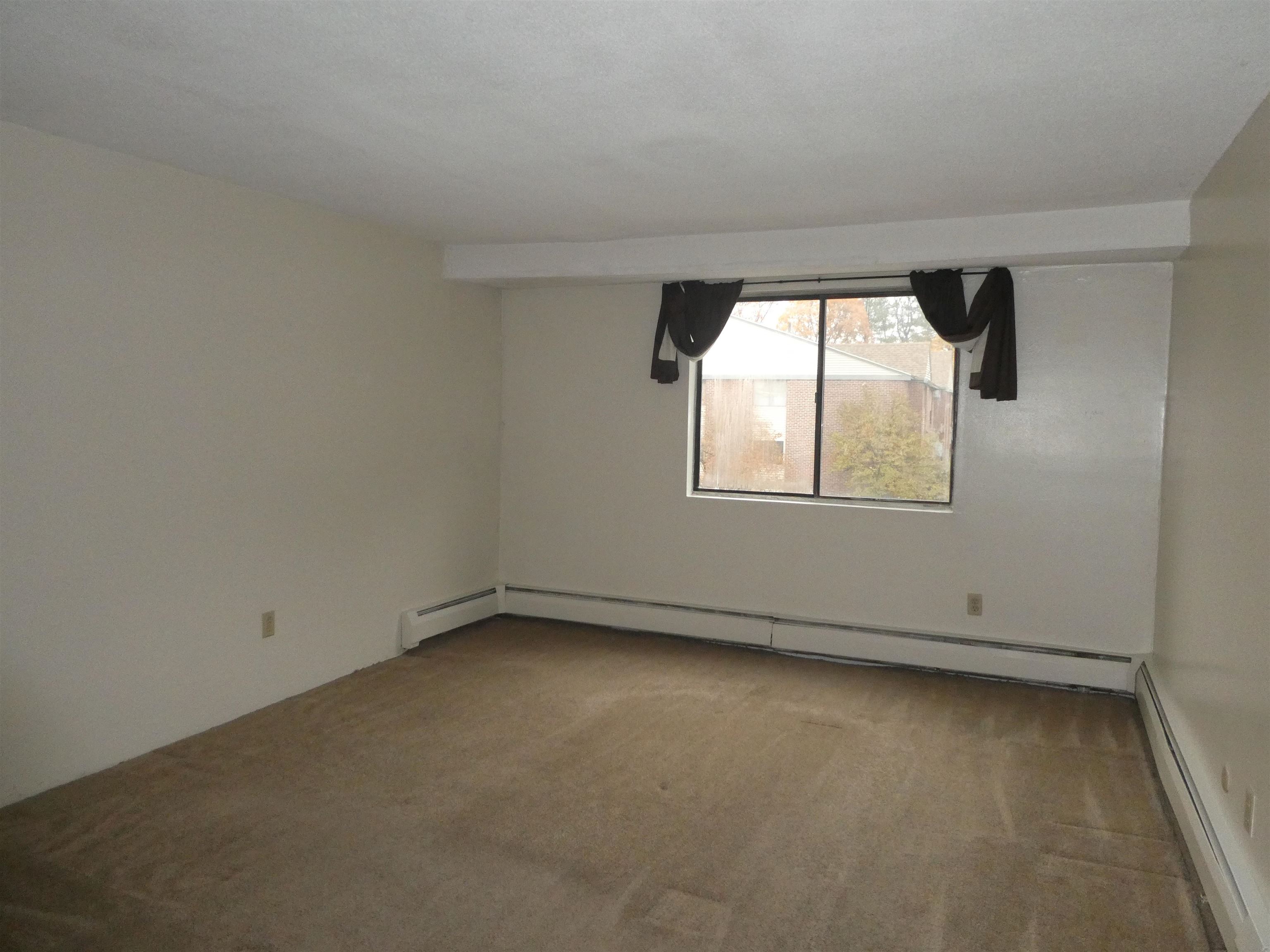 127 English Village Road, Unit 302 Manchester, NH 03102 - Photo 5 of 11