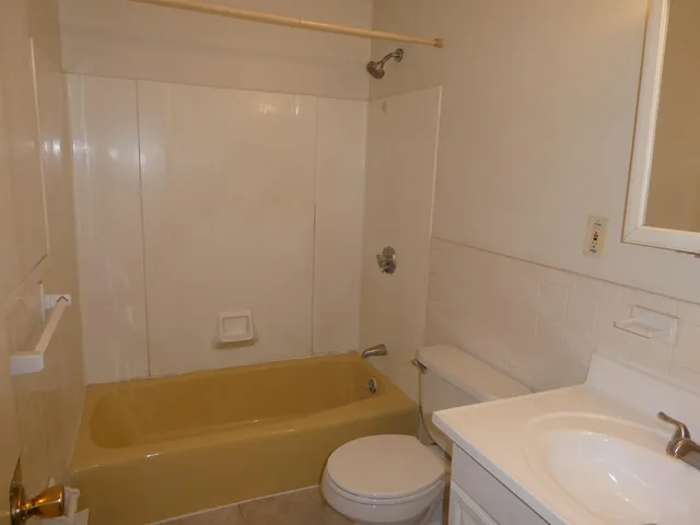 $179,900 | 127 English Village Road, Unit 302, Manchester, NH 03102