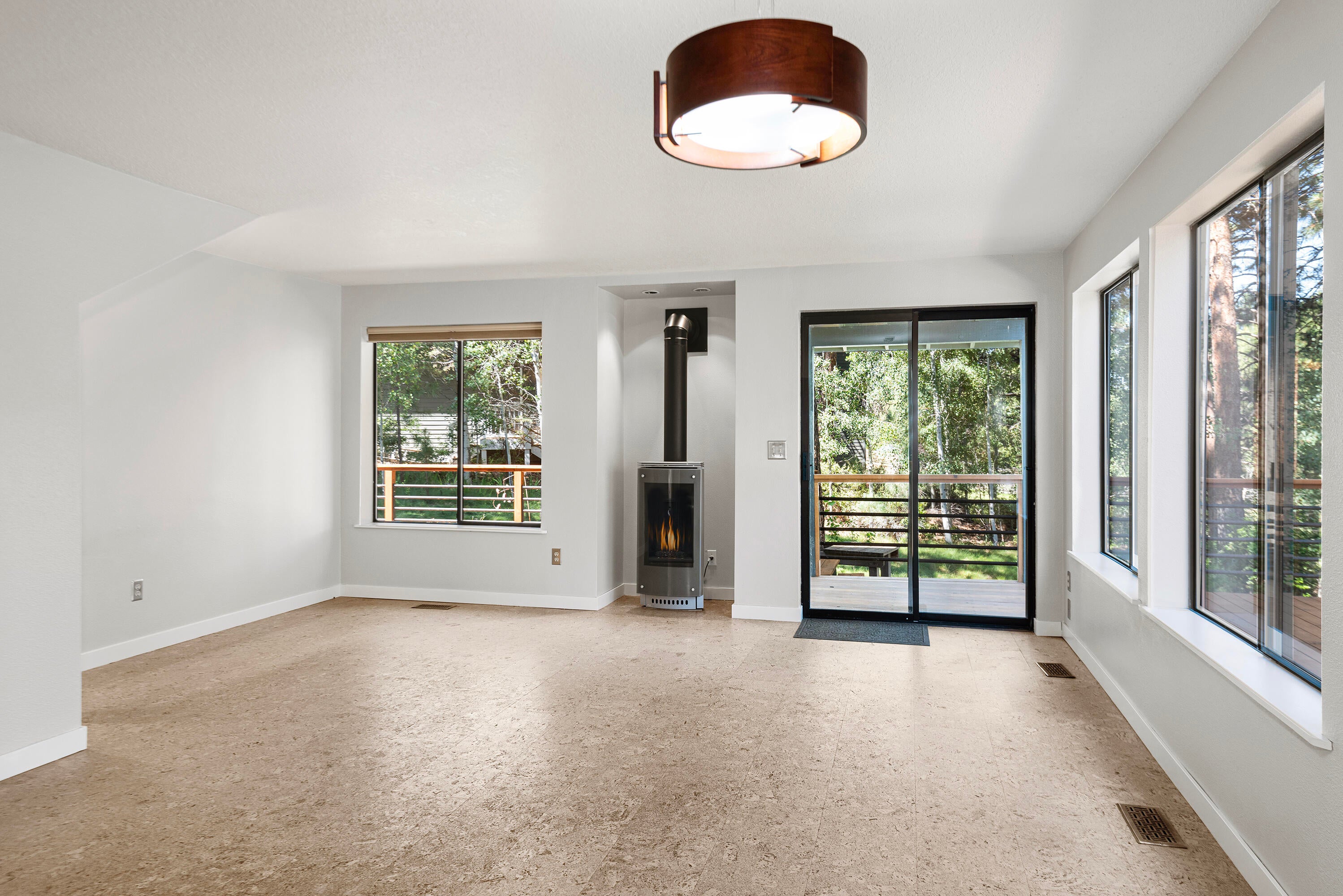 61531 West Ridge Ave Bend Bend, OR 97702 - Photo 3 of 32 3