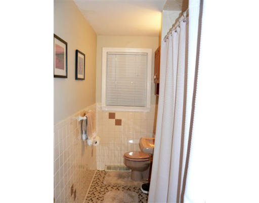 31 Niles Road Randolph, MA 02368 - Photo 4 of 21 Gallery Image 4