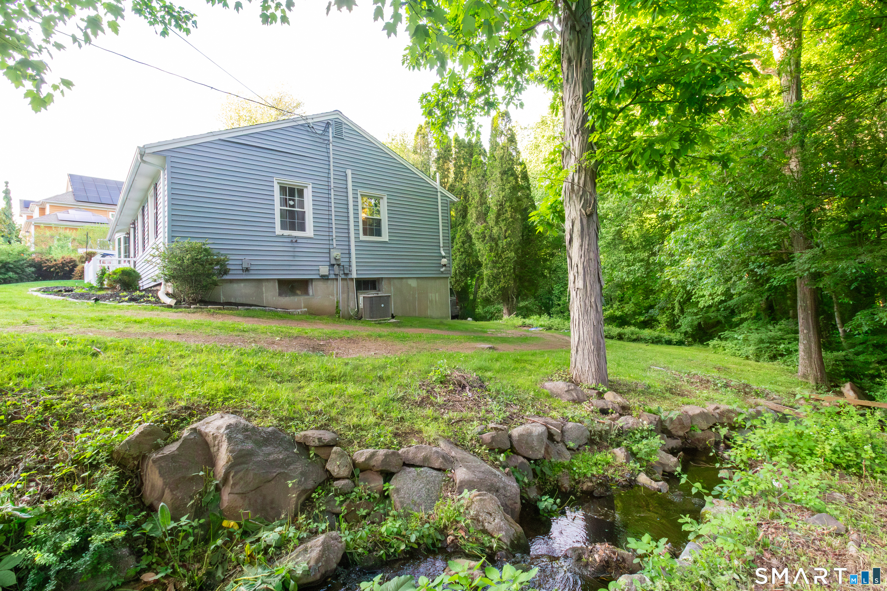 23 Great Neck Road Trumbull, CT 06611 - Photo 5 of 37