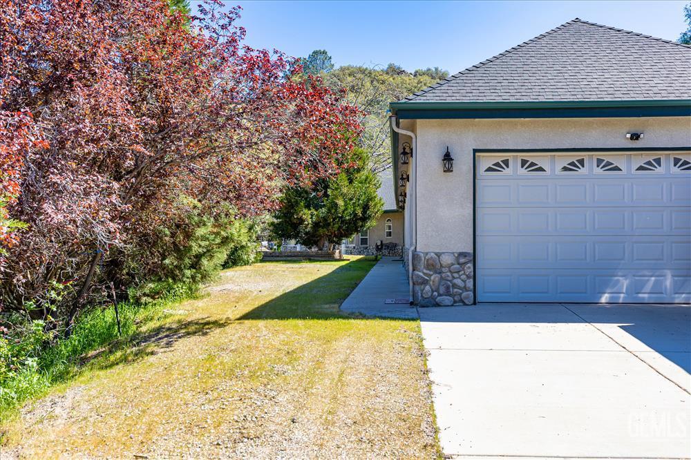 Undisclosed Address Tehachapi, CA 93561 - Photo 39 of 68 a view of backyard with tub and trees in the background