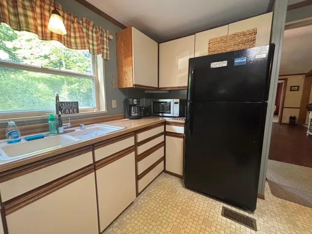 $2,100 | 9 Westbury Road, Meredith, NH 03253