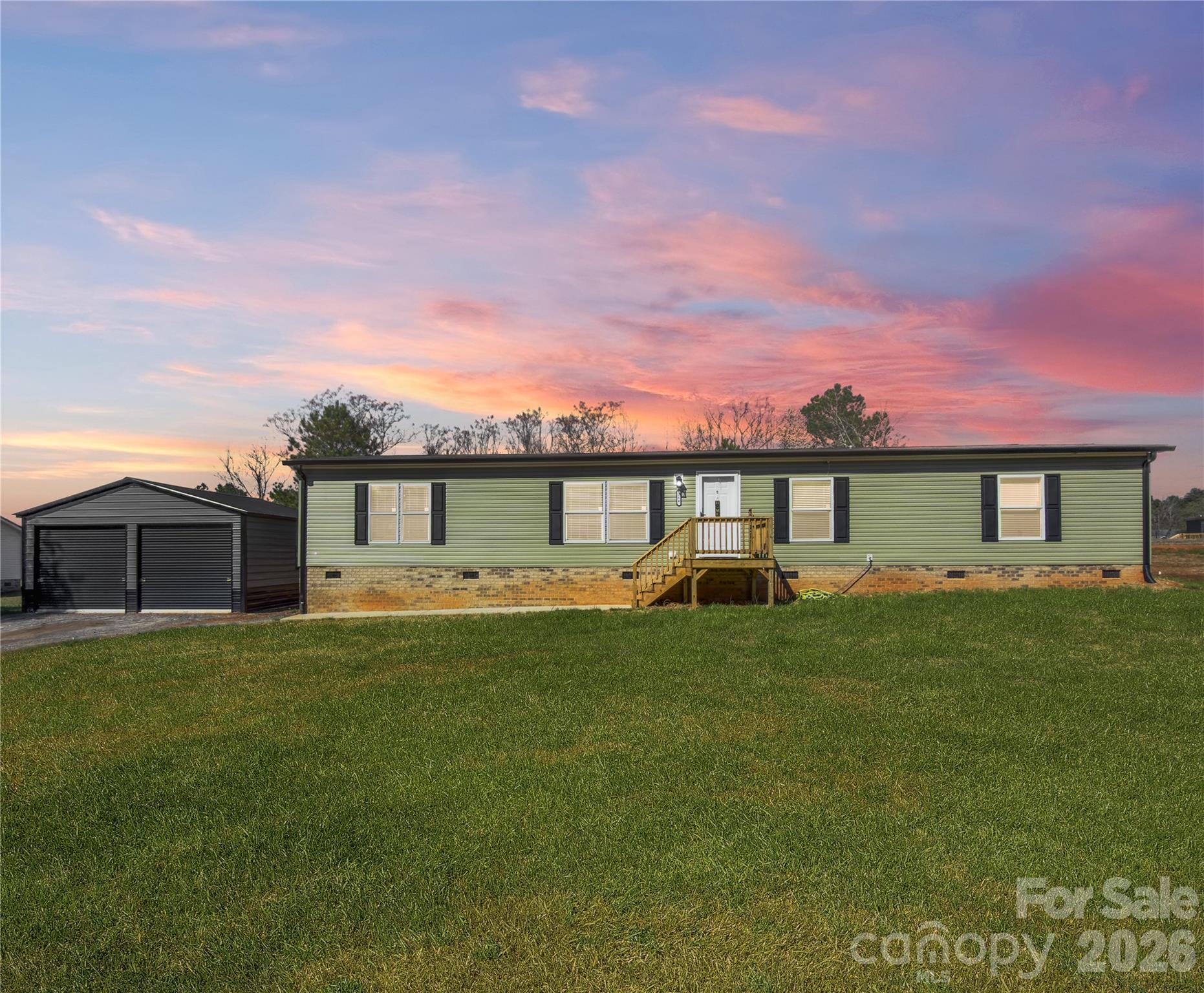 a view of a yard in front of a house