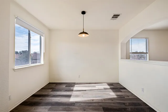 $1,945 | 104 Pond Way, Hutto, TX 78634