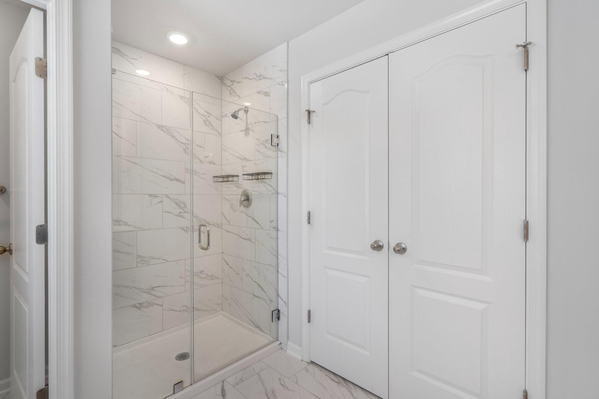 18950 Amesbury Road Hagerstown, MD 21742 - Photo 18 of 35 Luxury Bathroom