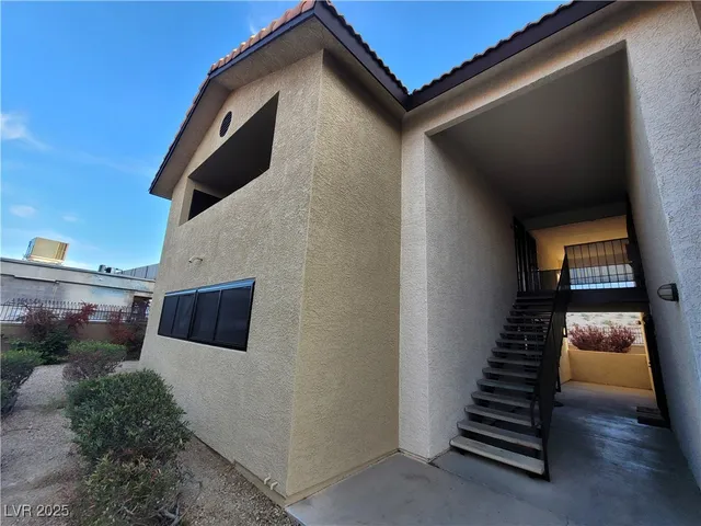 $790 | 2451 North Rainbow Boulevard, Unit 1038, Las Vegas, NV 89108