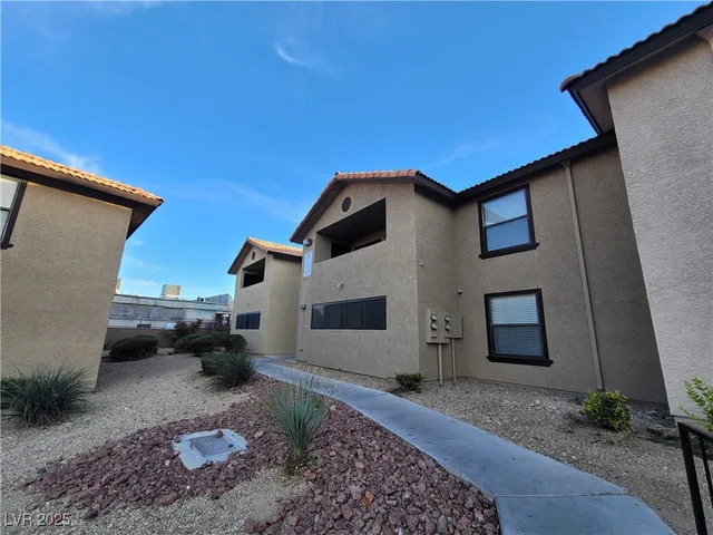 $790 | 2451 North Rainbow Boulevard, Unit 1038, Las Vegas, NV 89108