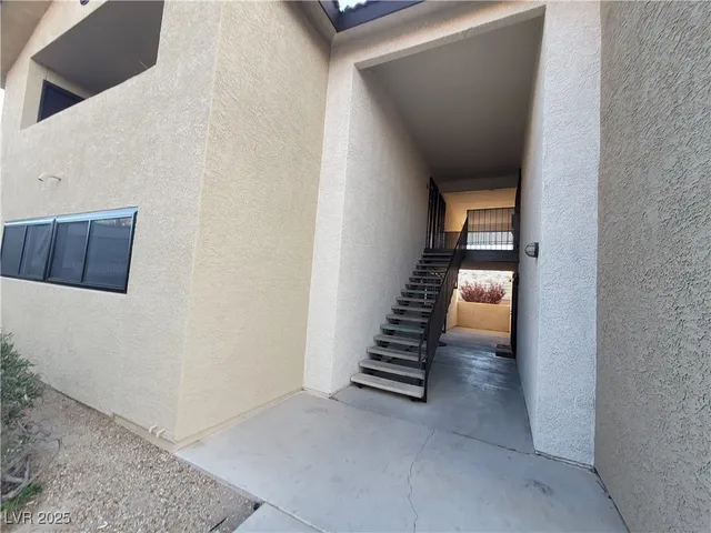 $790 | 2451 North Rainbow Boulevard, Unit 1038, Las Vegas, NV 89108