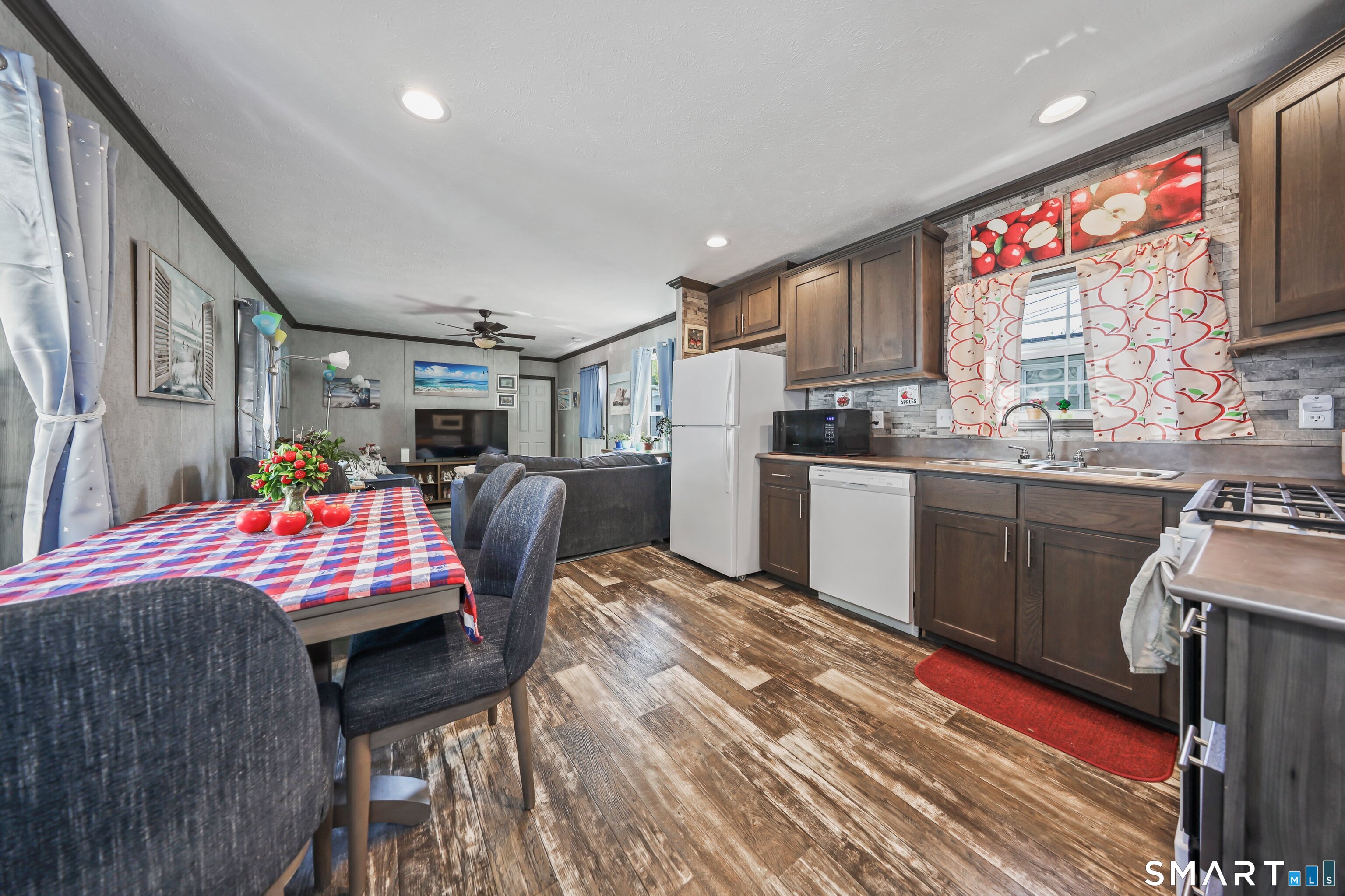 1402 Waterbury Road, Unit 4 Thomaston, CT 06787 - Photo 2 of 15