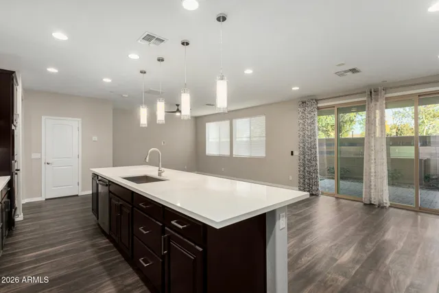 $2,600 | 1861 South Follett Way, Gilbert, AZ 85295